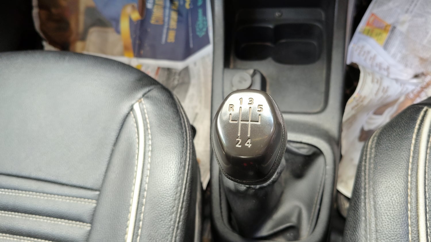 Used 2018 Renault Kwid 1.0 RXT Petrol Manual interior GEAR  KNOB VIEW