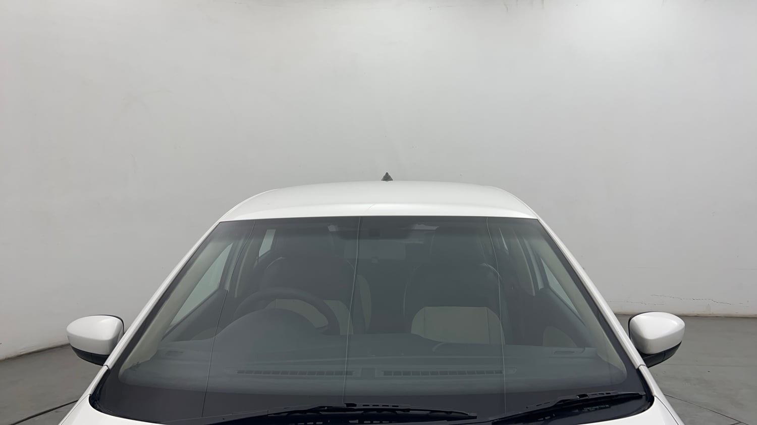 Used 2014 Volkswagen Polo Highline1.2L (P) Petrol Manual exterior FRONT WINDSHIELD VIEW