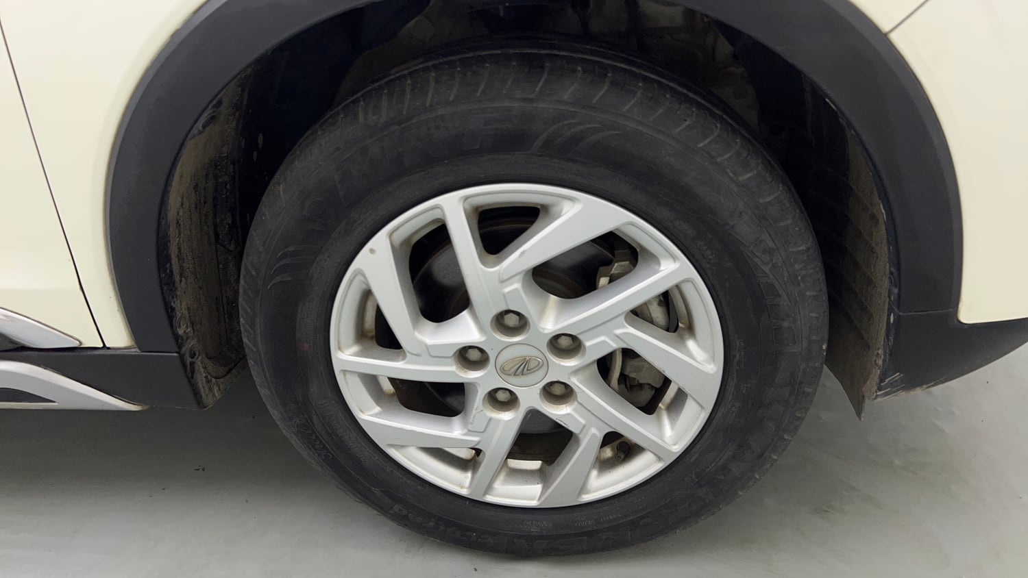 Used 2022 Mahindra XUV 300 W8 1.2 Petrol Petrol Manual tyres RIGHT FRONT TYRE RIM VIEW