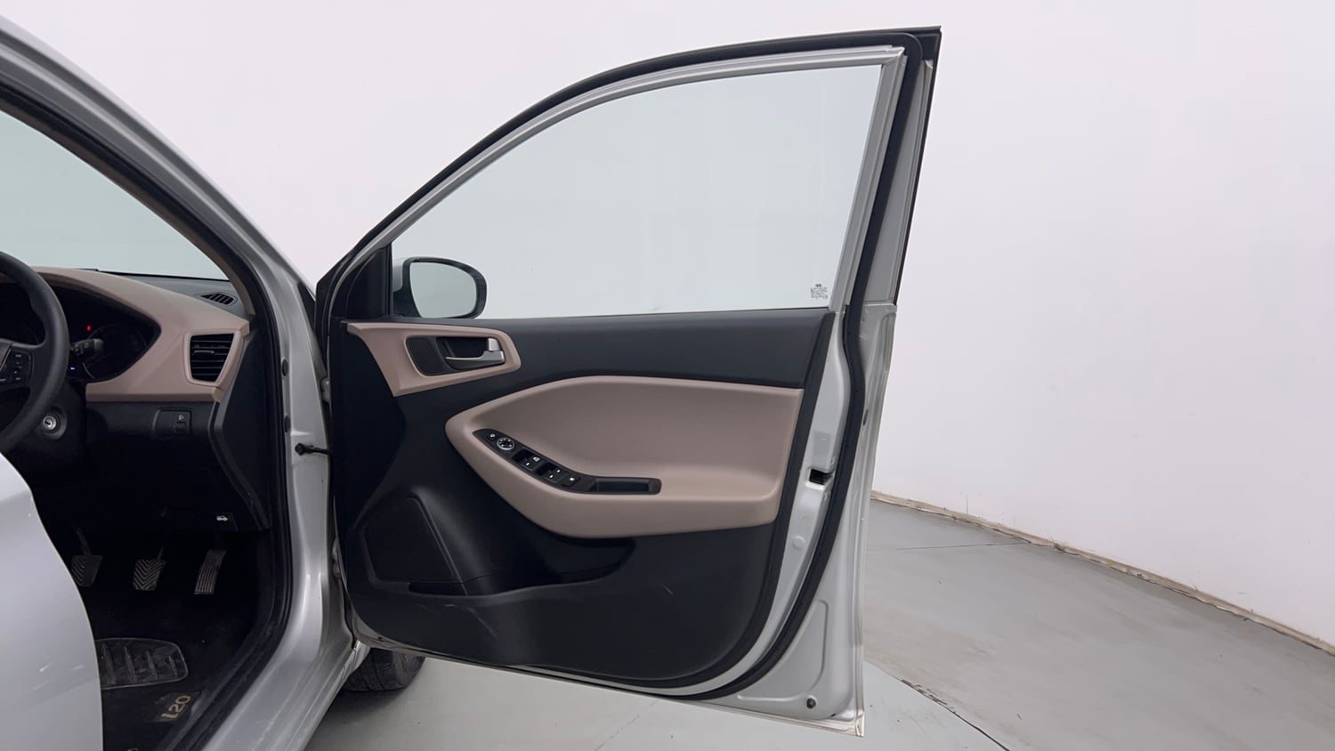 Used 2018 Hyundai Elite i20 Asta 1.2 Petrol Manual interior RIGHT FRONT DOOR OPEN VIEW