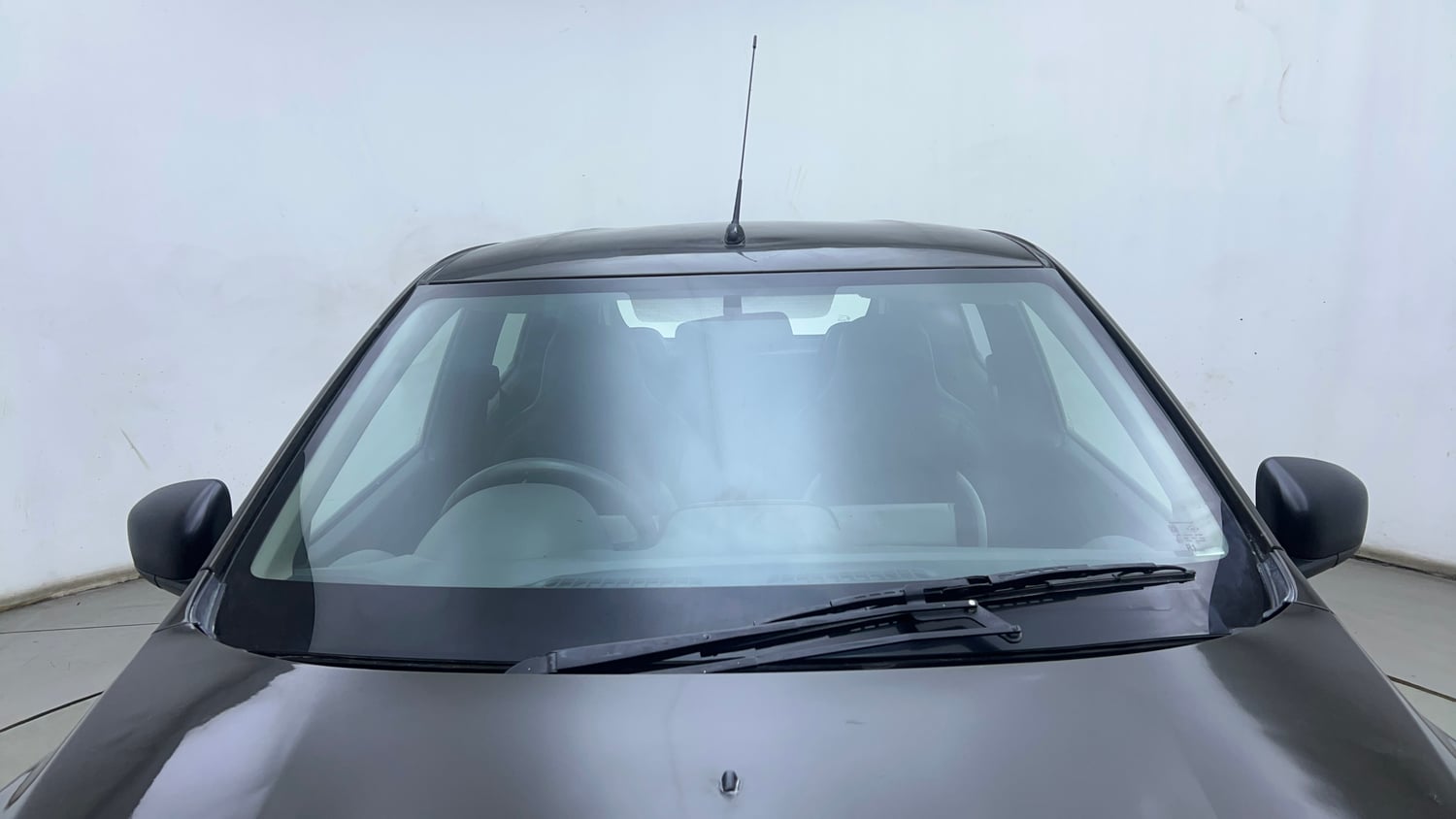 Used 2016 Renault Kwid RXT Petrol Manual exterior FRONT WINDSHIELD VIEW
