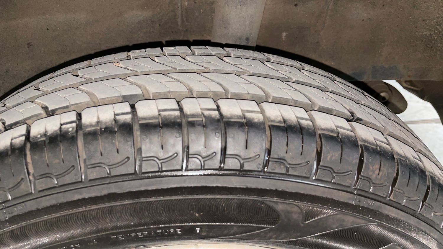 Used 2016 Renault Kwid RXT Petrol Manual tyres LEFT REAR TYRE TREAD VIEW