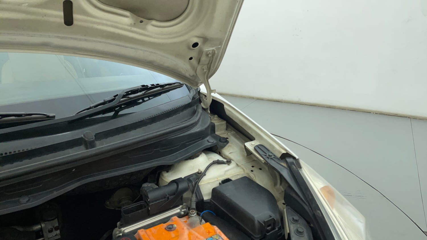Used 2012 Hyundai i20 Asta 1.2 Petrol Manual engine ENGINE LEFT SIDE HINGE & APRON VIEW