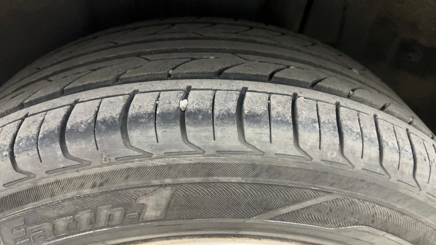 Used 2015 Maruti Suzuki S-Cross Alpha 1.6 Diesel Manual tyres LEFT REAR TYRE TREAD VIEW