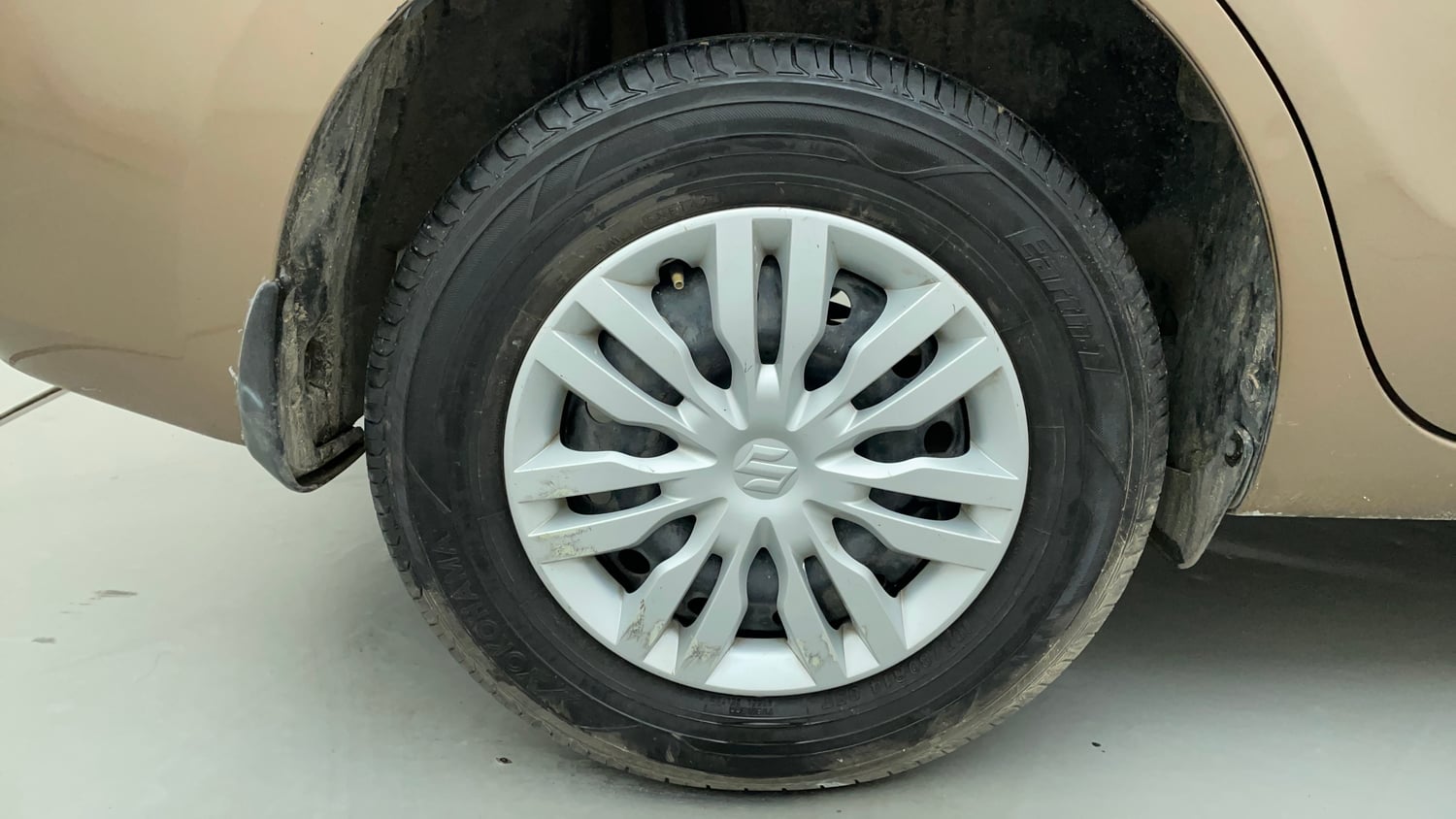 Used 2017 Maruti Suzuki Dzire VXi Petrol Manual tyres RIGHT REAR TYRE RIM VIEW