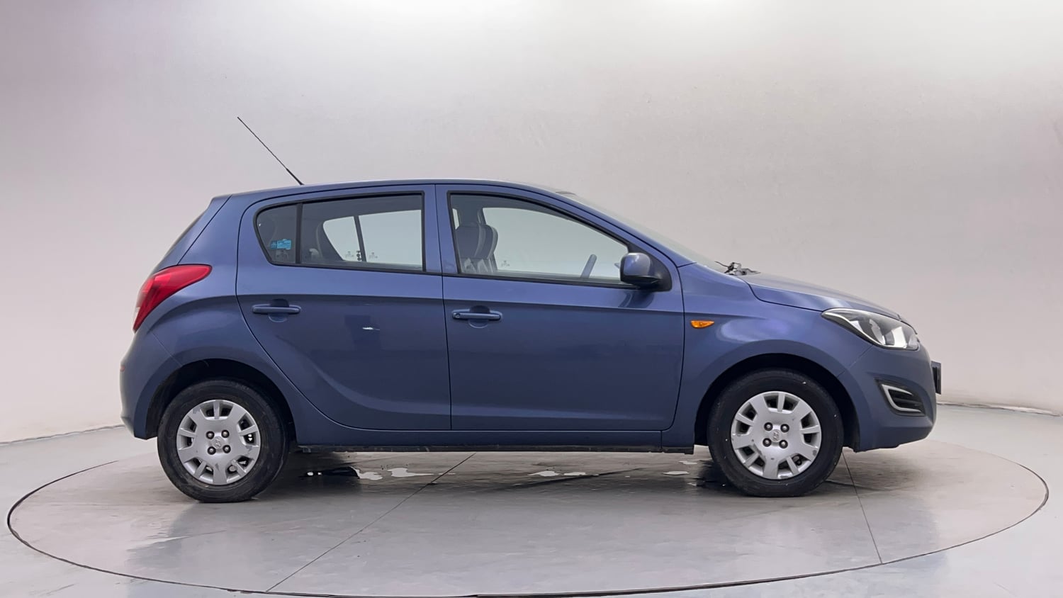 Used 2013 Hyundai i20 Era 1.2 Petrol Manual exterior RIGHT SIDE VIEW