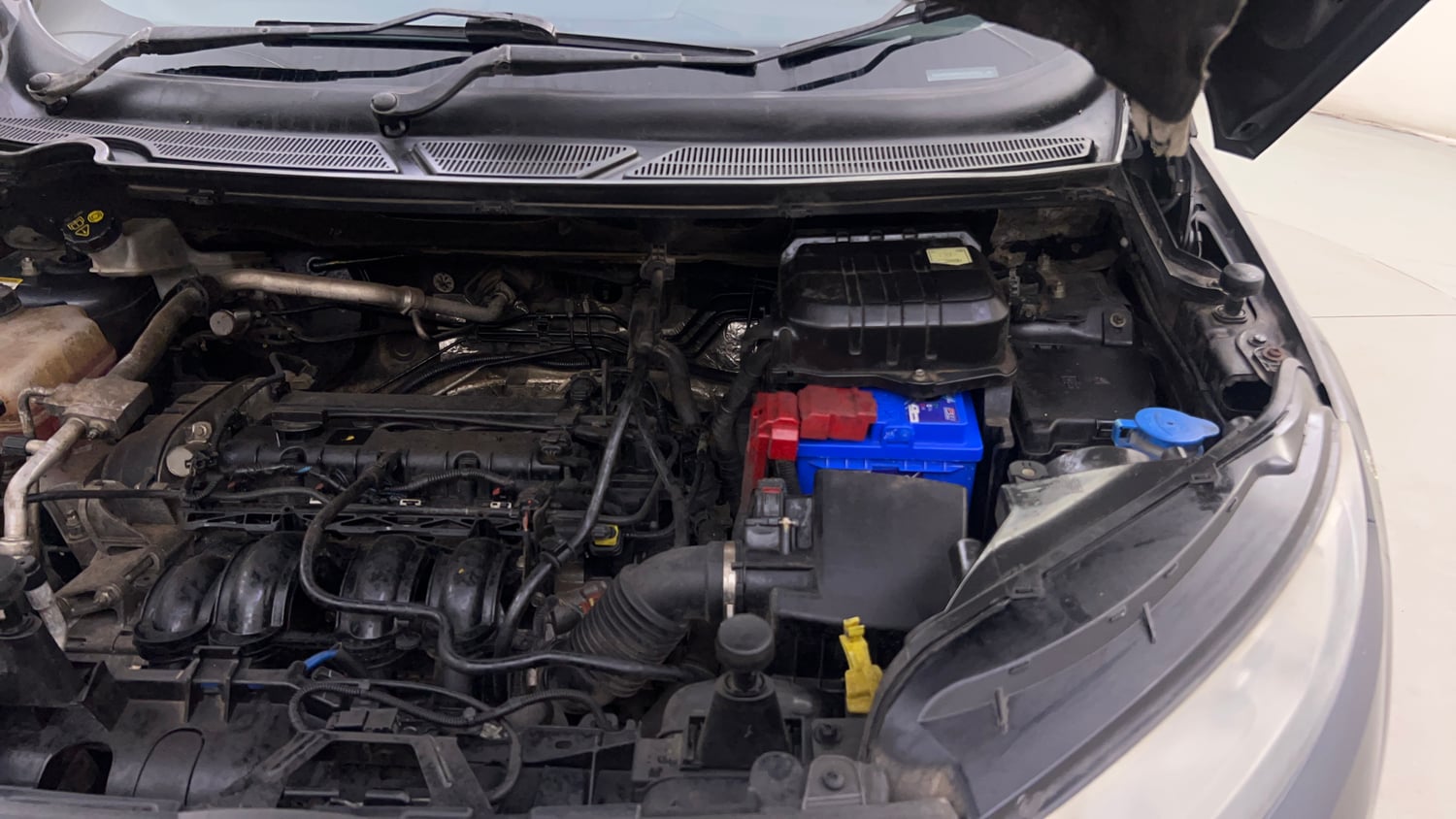 Used 2015 Ford EcoSport Titanium 1.5 Ti-VCT AT Petrol Automatic engine ENGINE LEFT SIDE HINGE & APRON VIEW