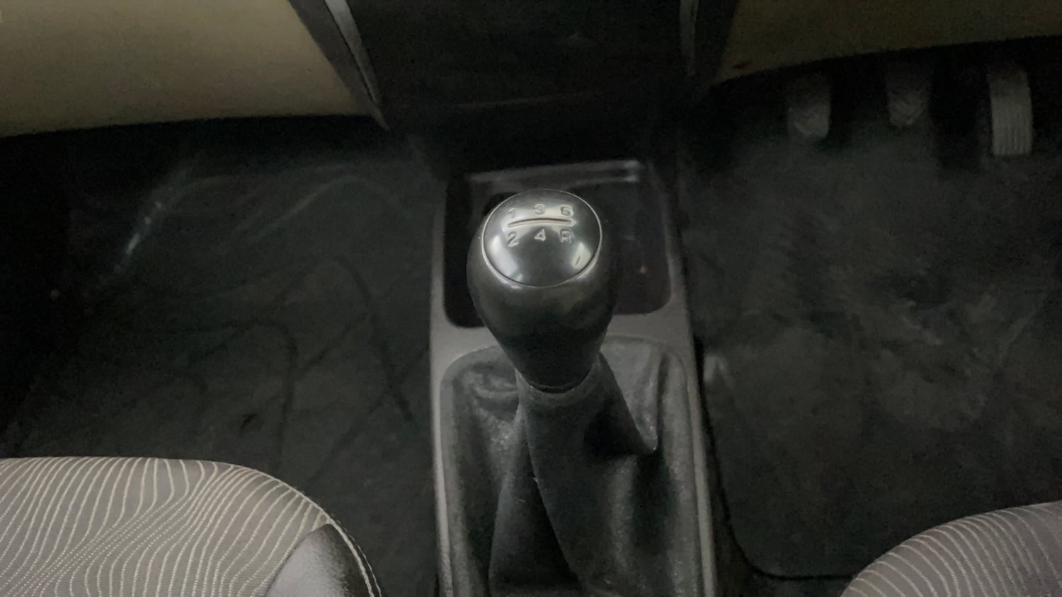 Used 2013 Hyundai Eon Magna Petrol Manual interior GEAR  KNOB VIEW