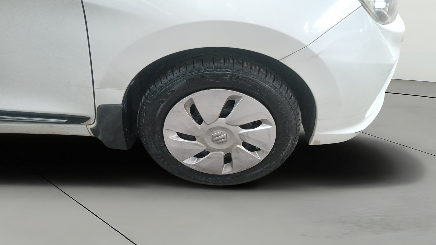 Used 2021 Maruti Suzuki Celerio ZXi AMT Petrol Automatic tyres RIGHT FRONT TYRE RIM VIEW