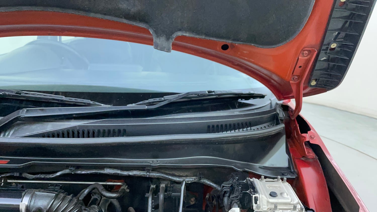 Used 2017 Maruti Suzuki Ignis Zeta 1.2 AMT Petrol Automatic engine ENGINE LEFT SIDE HINGE & APRON VIEW