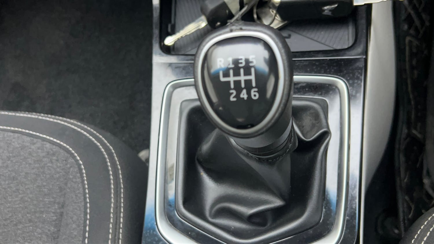 Used 2024 Mahindra XUV 3XO AX5 1.5 Diesel Diesel Manual interior GEAR  KNOB VIEW