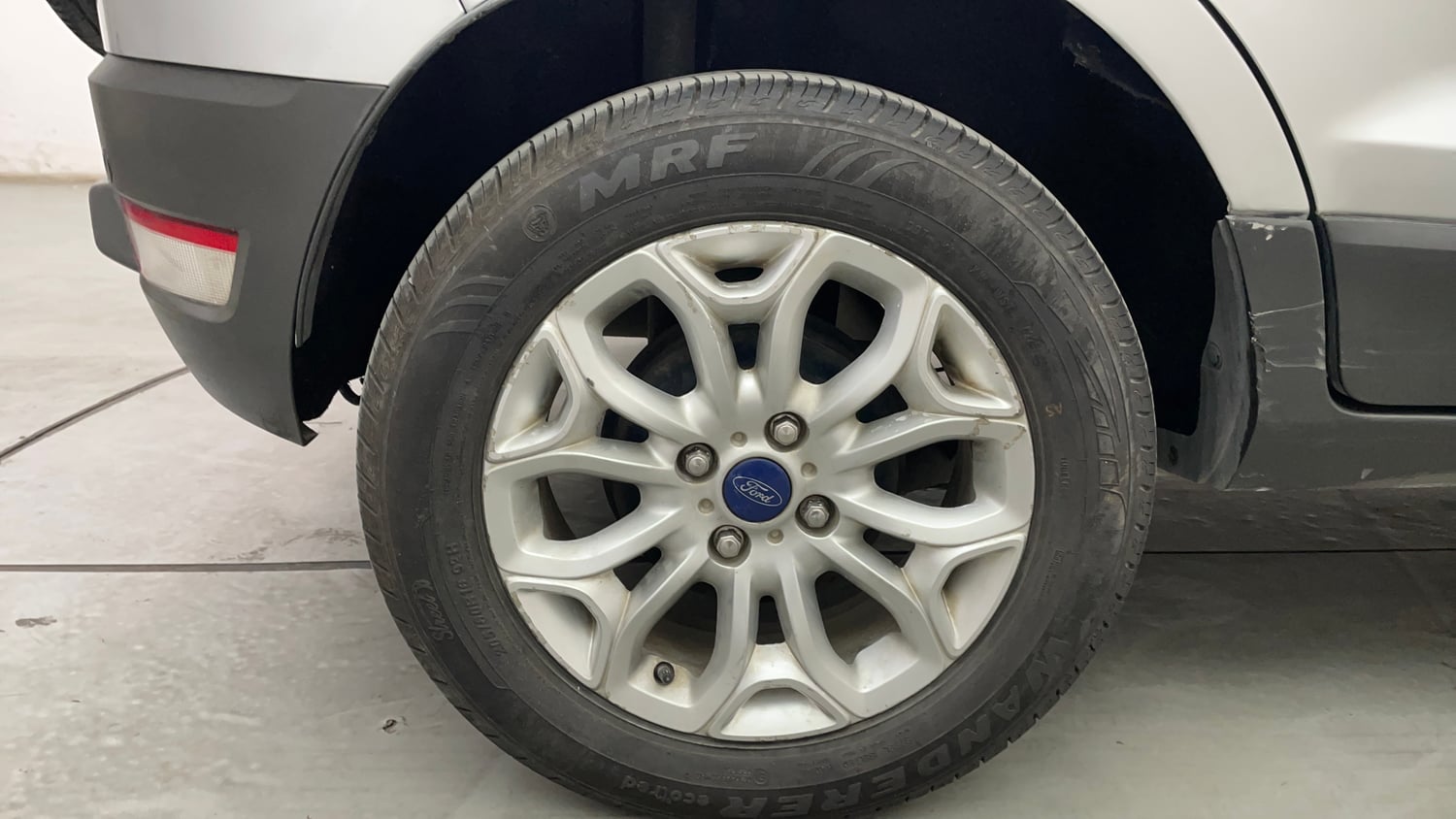 Used 2016 Ford EcoSport Titanium 1.5L TDCi Diesel Manual tyres RIGHT REAR TYRE RIM VIEW