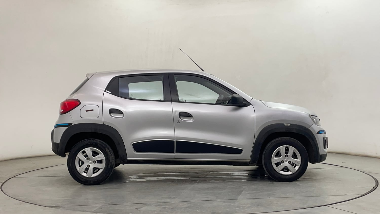 Used 2016 Renault Kwid RXT Petrol Manual exterior RIGHT SIDE VIEW