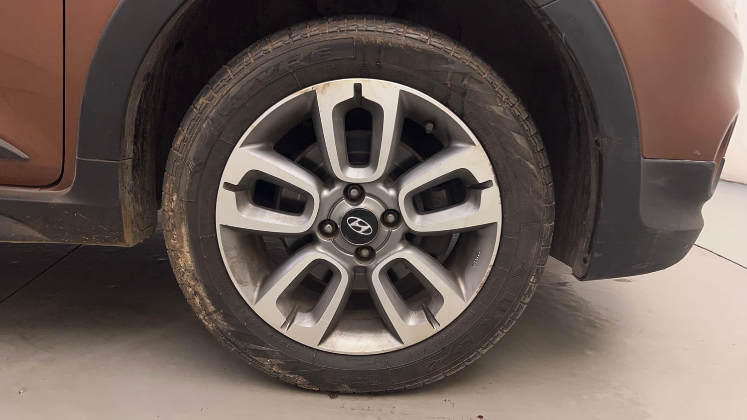 Used 2015 Hyundai i20 Active 1.2 SX Petrol Manual tyres RIGHT FRONT TYRE RIM VIEW