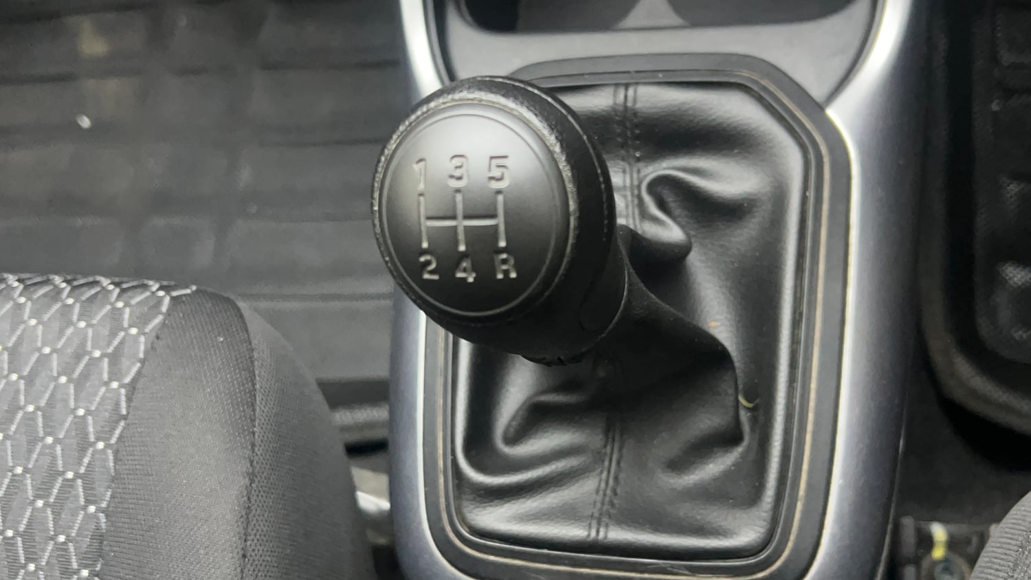Used 2022 Maruti Suzuki Ignis Sigma 1.2 MT Petrol Manual interior GEAR  KNOB VIEW
