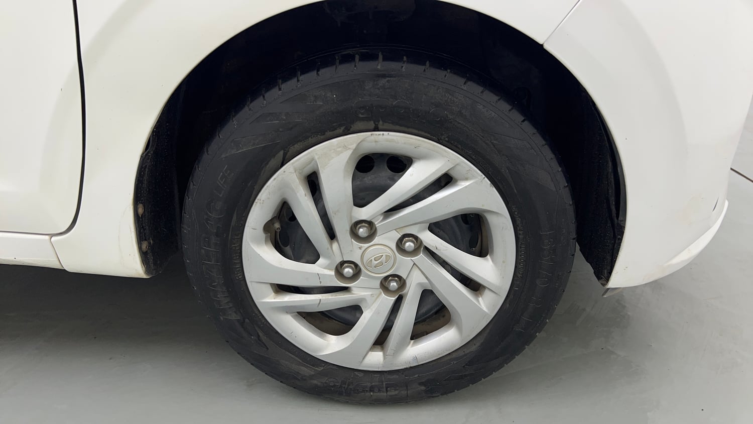 Used 2021 Hyundai Aura S 1.2 CNG Cng Manual tyres RIGHT FRONT TYRE RIM VIEW