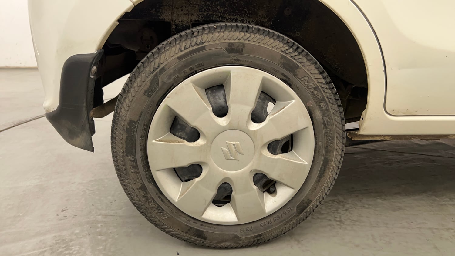 Used 2016 Maruti Suzuki Alto K10 VXi AMT Petrol Automatic tyres RIGHT REAR TYRE RIM VIEW