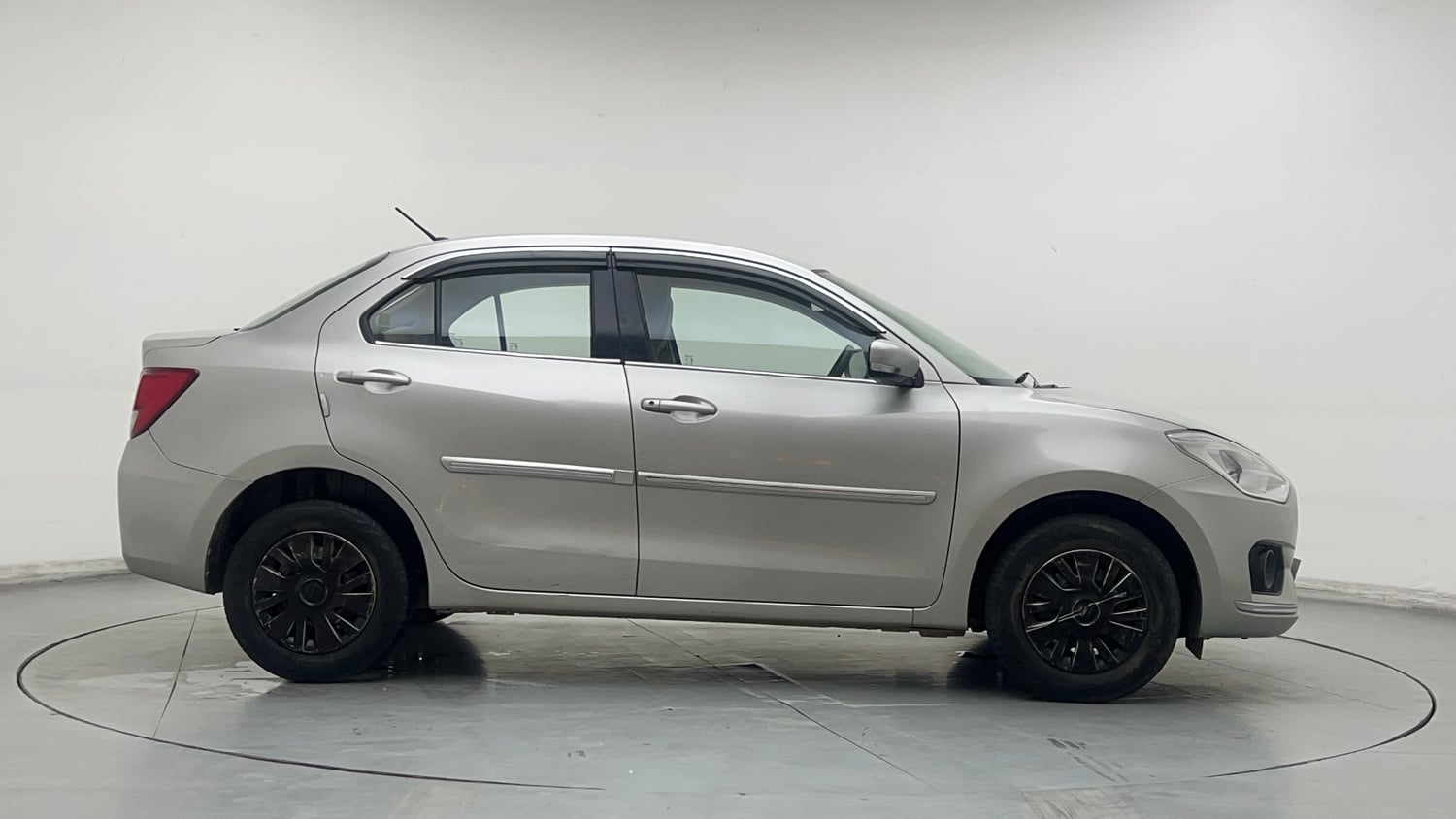 Used 2017 Maruti Suzuki Dzire VXi Petrol Manual exterior RIGHT SIDE VIEW