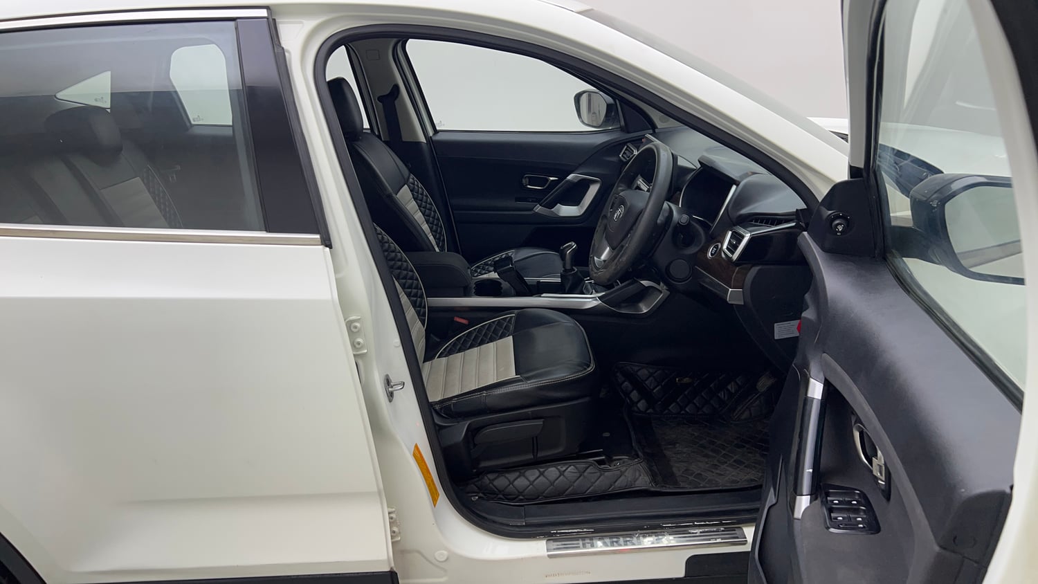 Used 2023 Tata Harrier XT Plus Diesel Manual interior RIGHT SIDE FRONT DOOR CABIN VIEW
