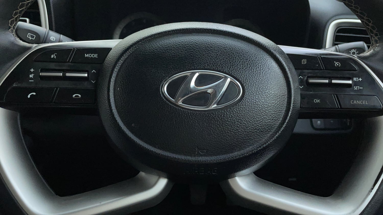 Used 2020 Hyundai Venue SX (O) 1.0 Turbo iMT Petrol Manual top_features Airbags