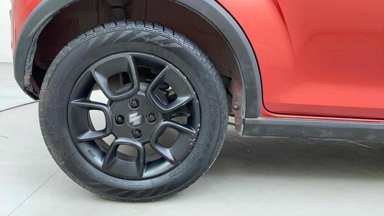 Used 2017 Maruti Suzuki Ignis Zeta 1.2 AMT Petrol Automatic tyres RIGHT REAR TYRE RIM VIEW