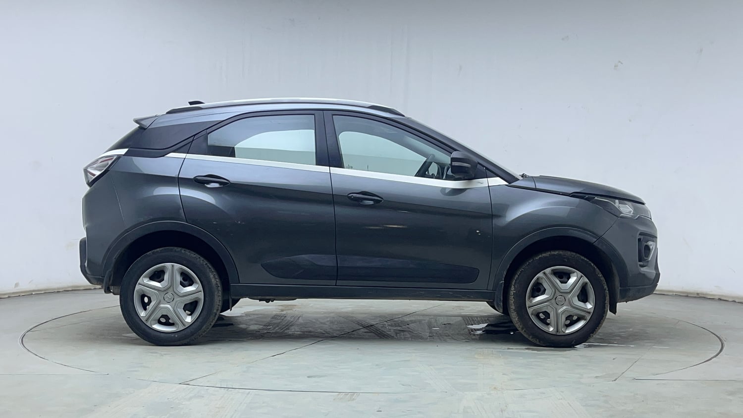 Used 2022 Tata Nexon XM Plus (S) Petrol Manual exterior RIGHT SIDE VIEW