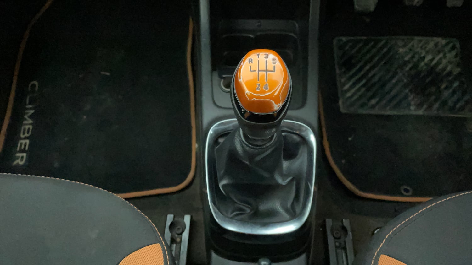 Used 2017 Renault Kwid CLIMBER 1.0 Petrol Manual interior GEAR  KNOB VIEW