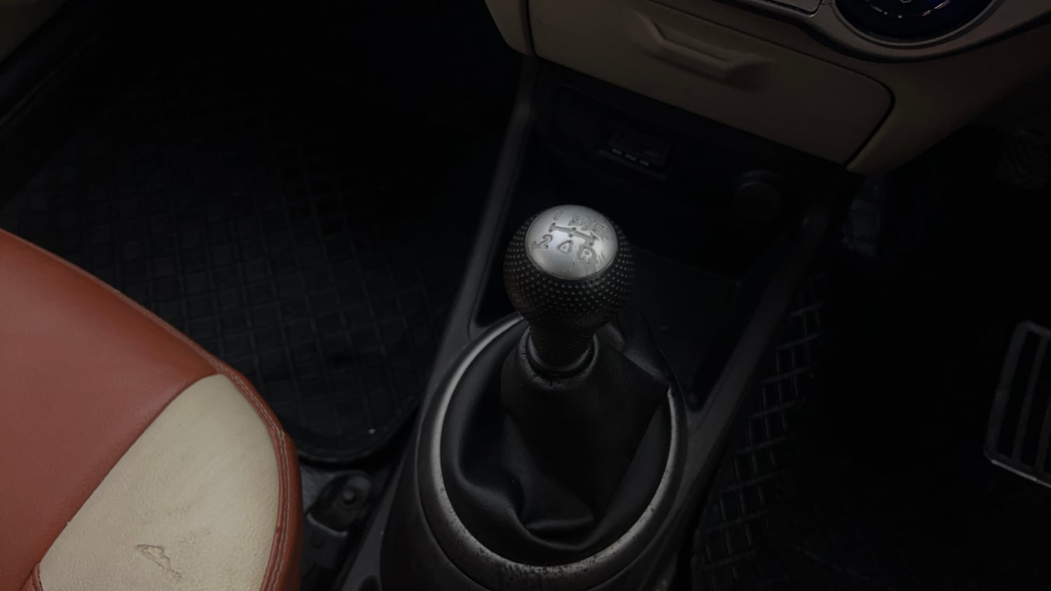 Used 2012 Hyundai i20 Sportz 1.2 Petrol Manual interior GEAR  KNOB VIEW