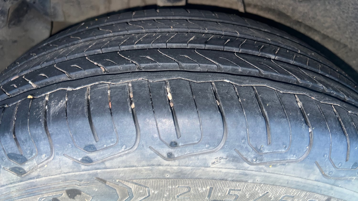 Used 2025 Tata Nexon Fearless Plus S 1.2 Revotron Petrol 7DCA DT Petrol Automatic tyres RIGHT REAR TYRE TREAD VIEW
