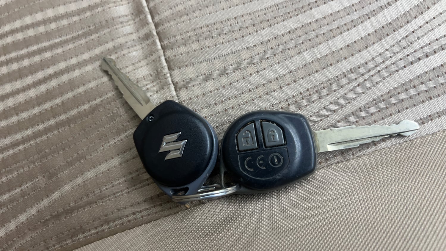 Used 2017 Maruti Suzuki Dzire VXi Petrol Manual extra CAR KEY VIEW