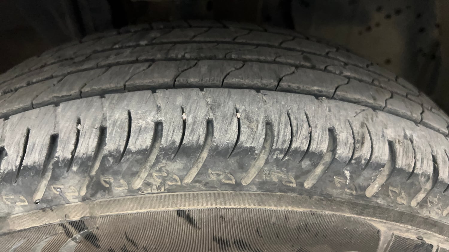 Used 2023 Nissan Magnite XV Premium Petrol Manual tyres RIGHT FRONT TYRE TREAD VIEW