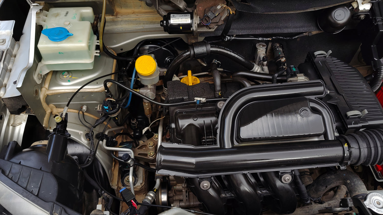 Used 2018 Renault Kwid 1.0 RXT Petrol Manual engine ENGINE RIGHT SIDE VIEW