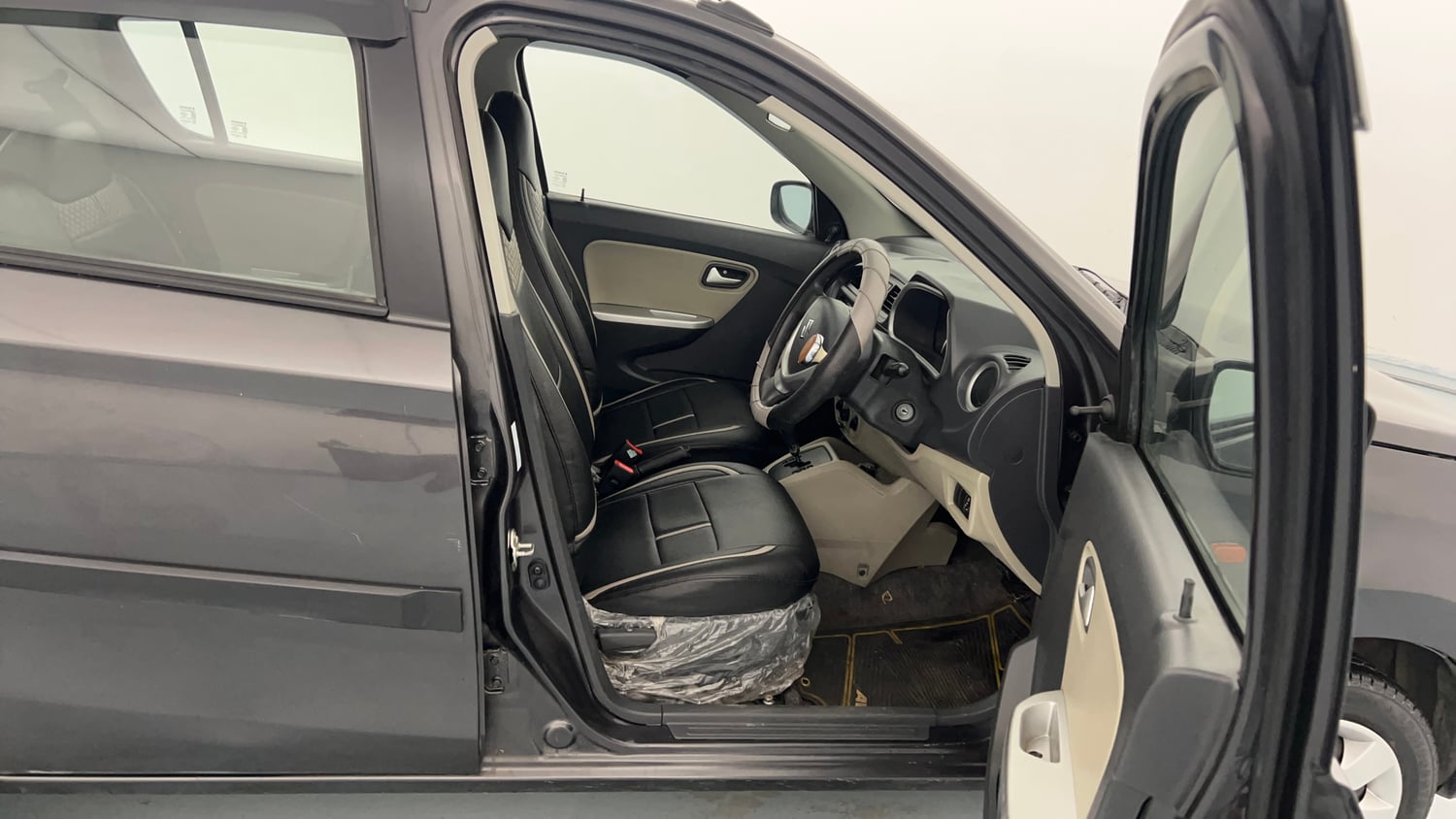 Used 2020 Tata Tiago XT Petrol Manual interior RIGHT SIDE FRONT DOOR CABIN VIEW