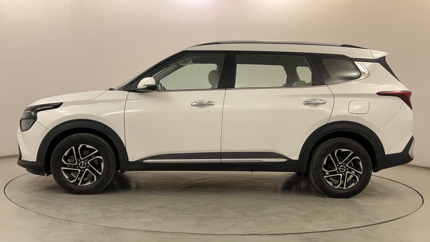 Used 2023 Kia Carens Luxury Plus 1.5 Diesel AT 7 STR Diesel Automatic exterior LEFT SIDE VIEW