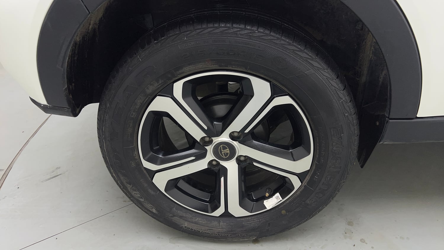 Used 2023 Tata Nexon XZA Plus (L) Petrol Automatic tyres RIGHT REAR TYRE RIM VIEW