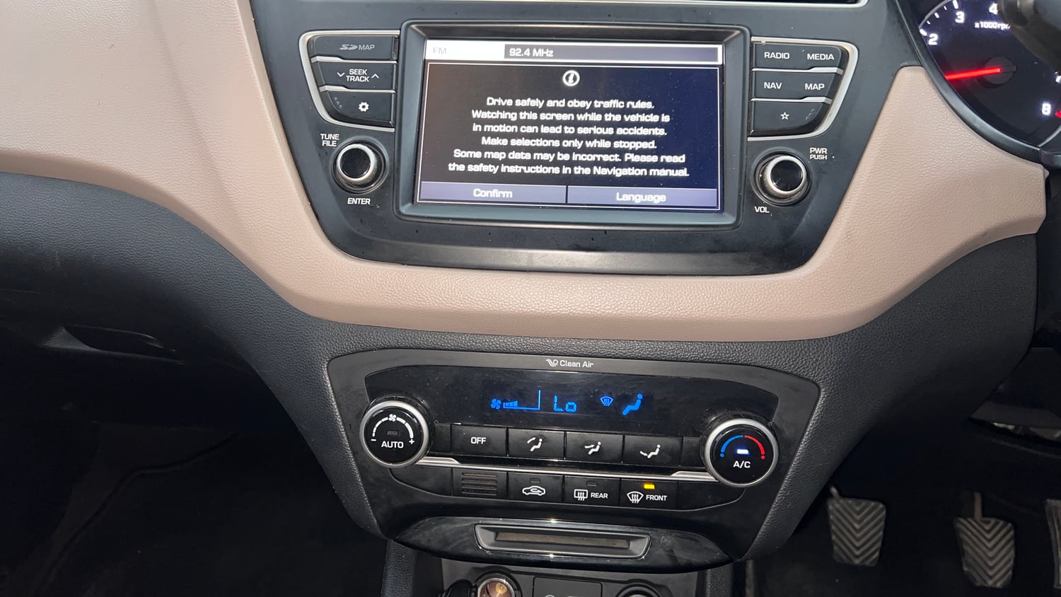 Used 2018 Hyundai Elite i20 Asta 1.2 Petrol Manual top_features Touch screen infotainment system