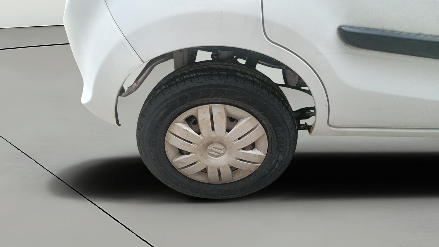 Used 2014 Maruti Suzuki Alto 800 Lxi Petrol Manual tyres RIGHT REAR TYRE RIM VIEW
