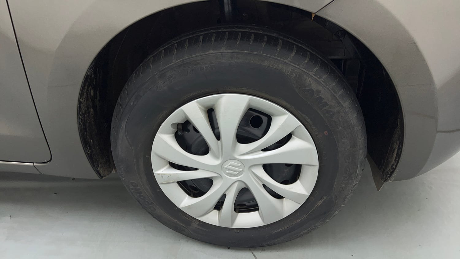 Used 2021 Maruti Suzuki Swift VXi Petrol Manual tyres RIGHT FRONT TYRE RIM VIEW