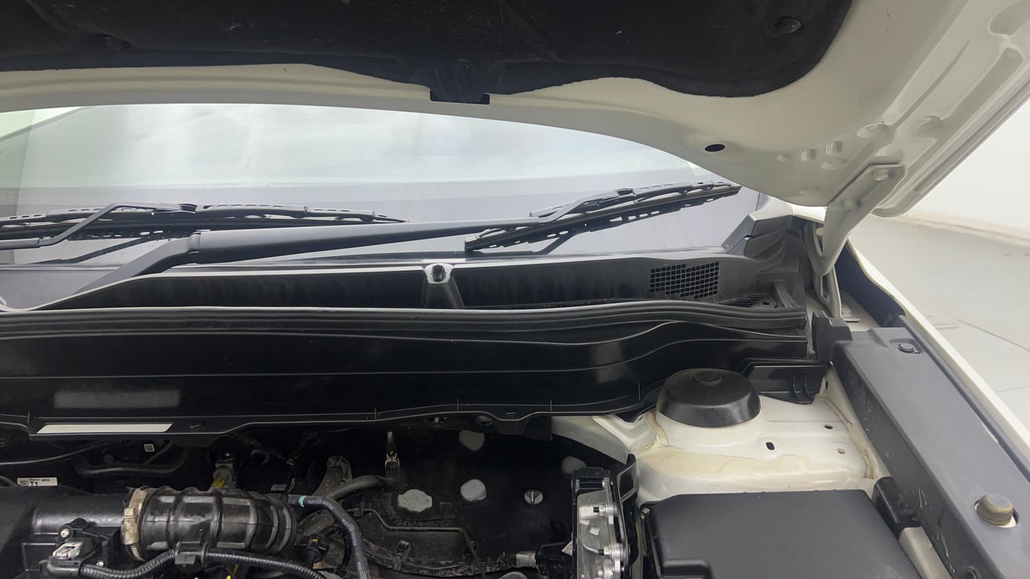 Used 2025 Maruti Suzuki Grand Vitara Delta Smart Hybrid Petrol Manual engine ENGINE LEFT SIDE HINGE & APRON VIEW