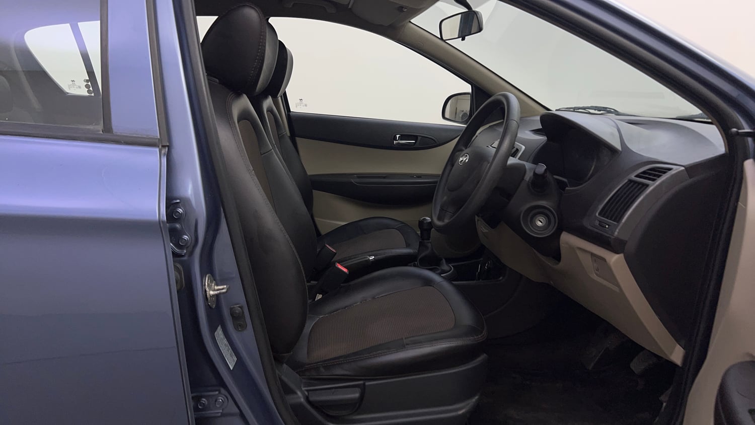 Used 2013 Hyundai i20 Era 1.2 Petrol Manual interior RIGHT SIDE FRONT DOOR CABIN VIEW