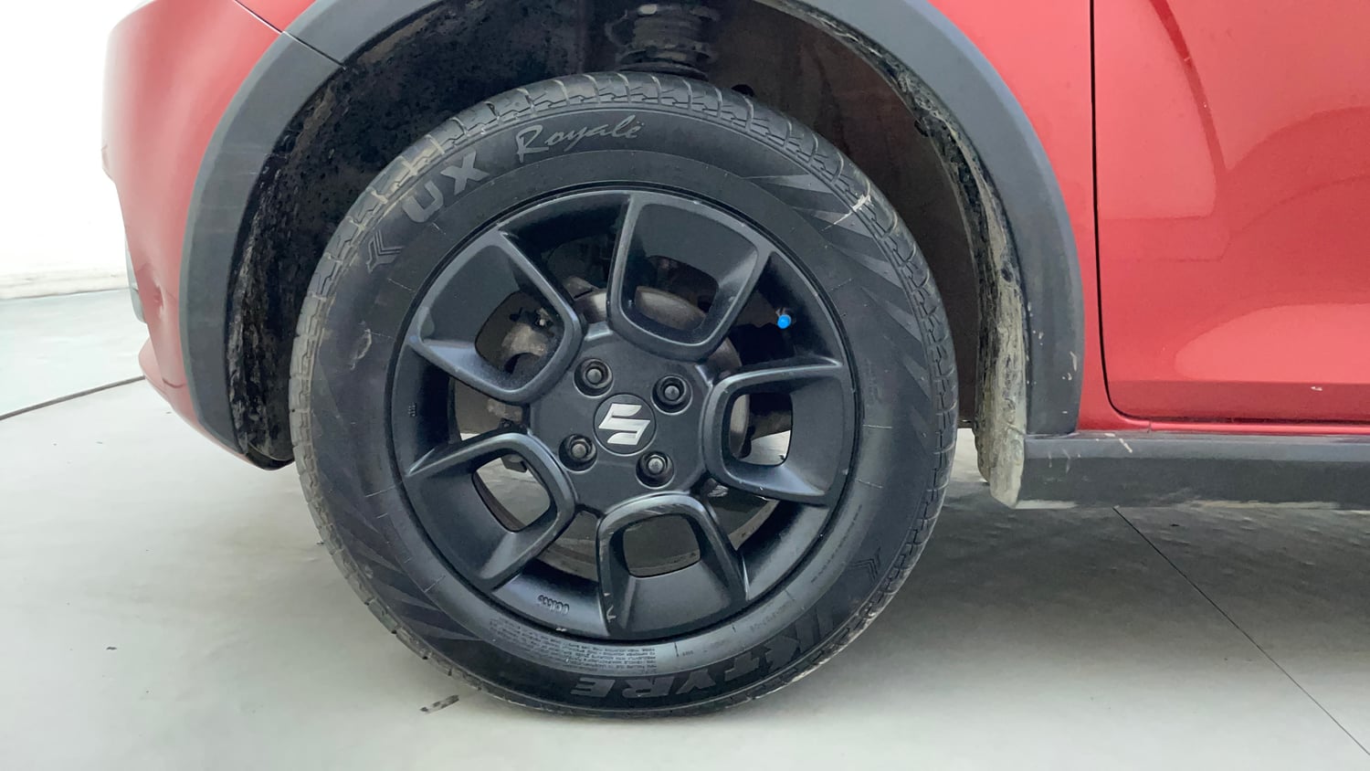 Used 2017 Maruti Suzuki Ignis Zeta 1.2 AMT Petrol Automatic tyres LEFT FRONT TYRE RIM VIEW