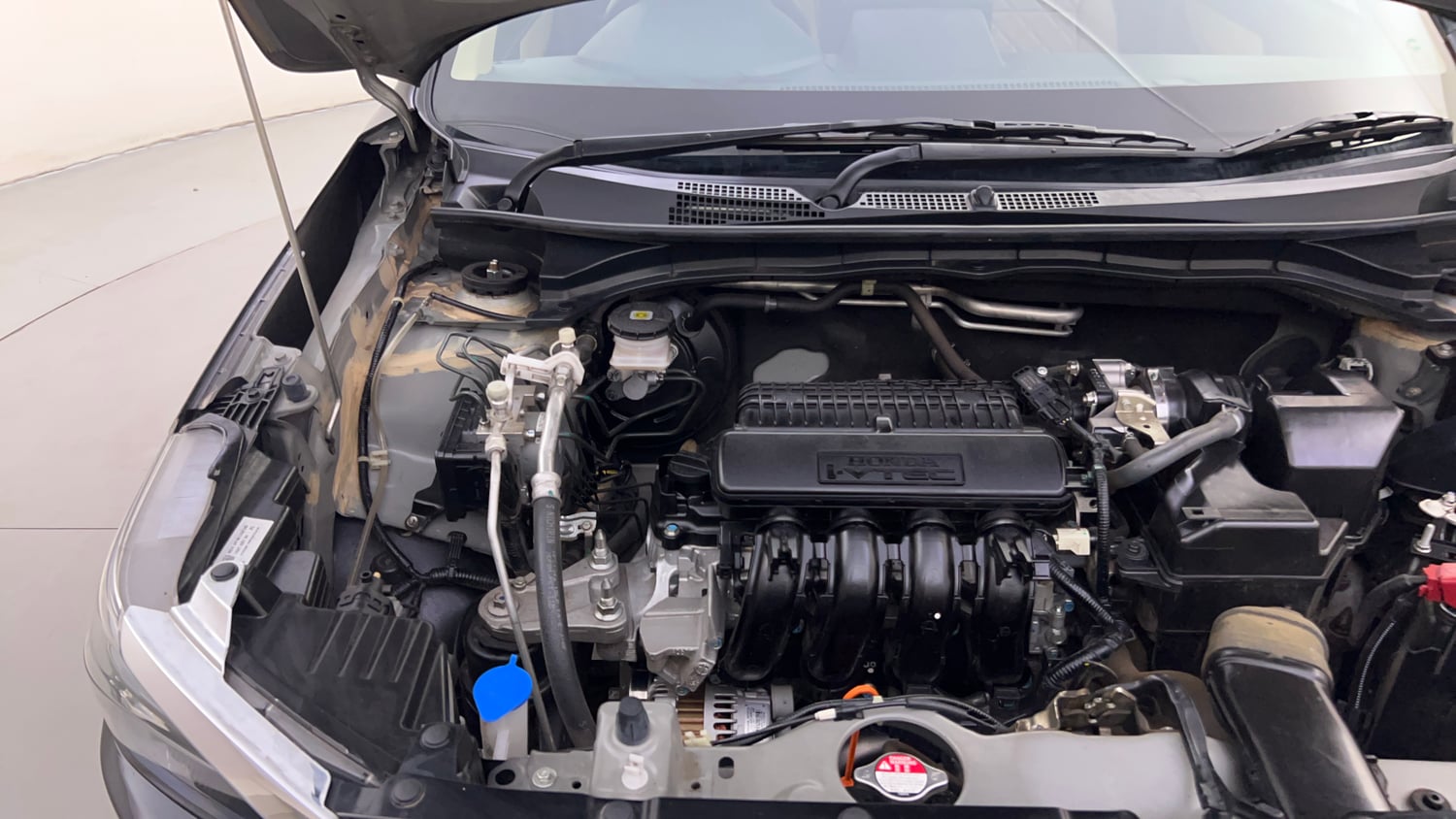 Used 2025 Honda Amaze VX 1.2 Petrol CVT Petrol Automatic engine ENGINE RIGHT SIDE HINGE & APRON VIEW