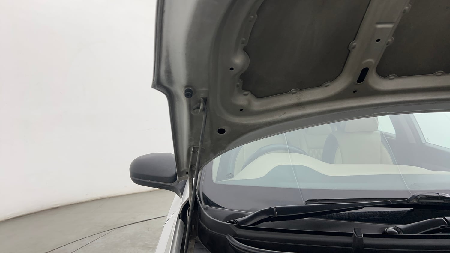 Used 2018 Hyundai Elite i20 Era 1.4 CRDi Diesel Manual engine ENGINE RIGHT SIDE HINGE & APRON VIEW