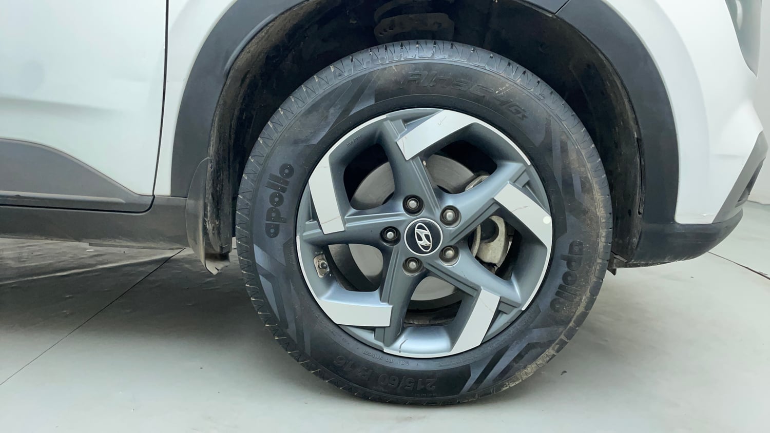 Used 2020 Hyundai Venue SX (O) 1.0 Turbo iMT Petrol Manual tyres RIGHT FRONT TYRE RIM VIEW