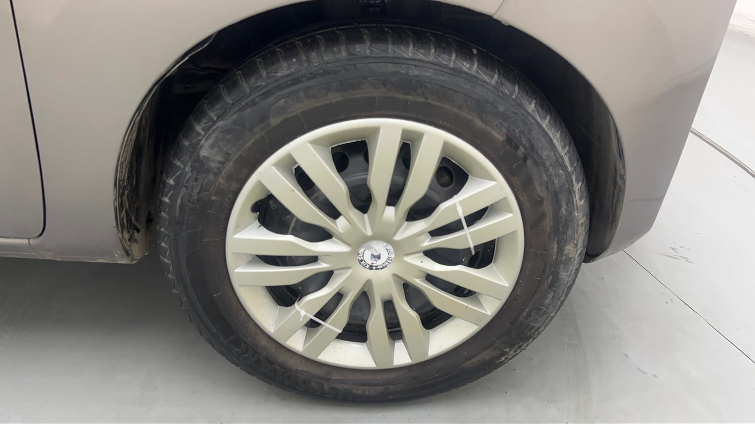 Used 2021 Datsun Redi-GO A Petrol Manual tyres RIGHT FRONT TYRE RIM VIEW