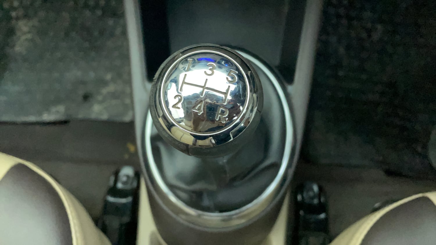 Used 2012 Hyundai i20 Asta 1.2 Petrol Manual interior GEAR  KNOB VIEW