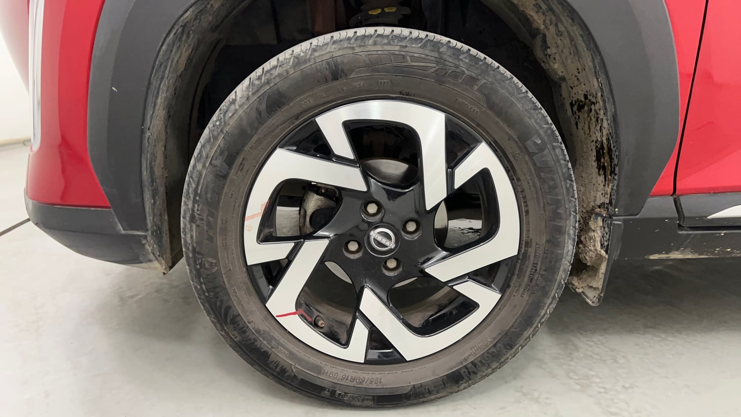 Used 2023 Nissan Magnite XV Premium Petrol Manual tyres LEFT FRONT TYRE RIM VIEW