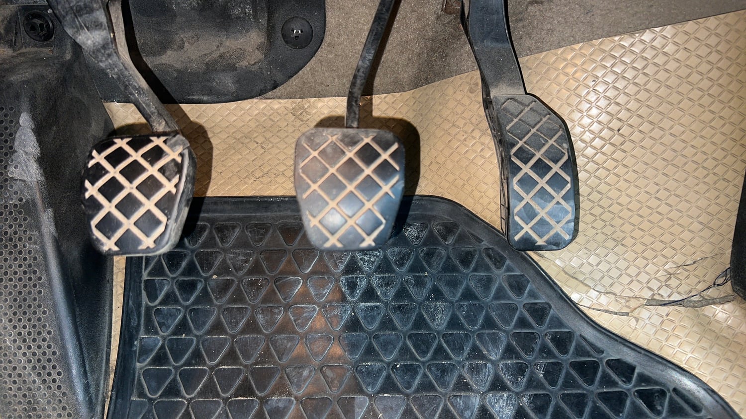 Used 2014 Volkswagen Polo Highline1.2L (P) Petrol Manual interior PEDALS VIEW