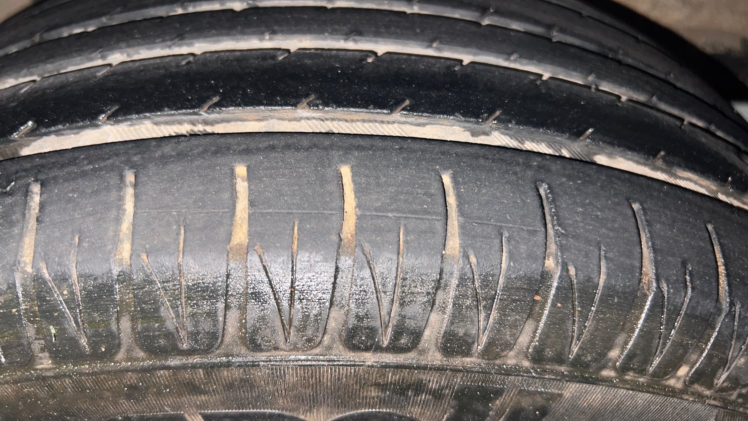 Used 2012 Hyundai i20 Sportz 1.2 Petrol Manual tyres LEFT REAR TYRE TREAD VIEW