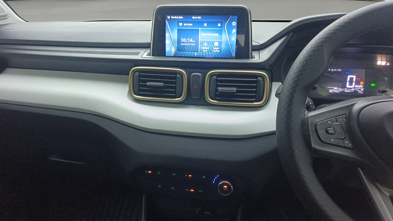 Used 2024 Tata Punch Accomplished Dazzle Pack MT Petrol Manual interior MUSIC SYSTEM & AC CONTROL VIEW